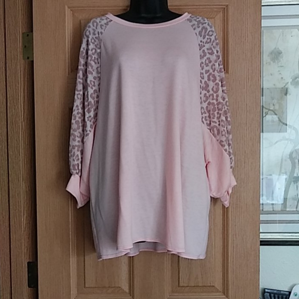 NWT Filly Flair 3/4 sleeve top